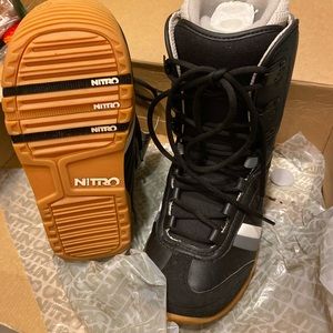 2008 Nitro Snowboarding Boots -New- size 9